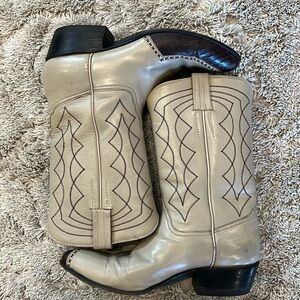 Gently used handmade in Mexico boots, size 290